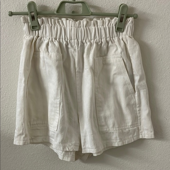 White Polly Women's Elastic Waist Shorts Size 4 - Picture 1 of 3